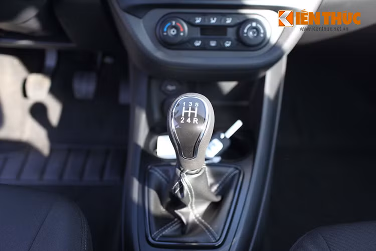 Lada Vesta chỉ được trang bị duy nhất động cơ xăng 4 xi lanh 1.6 lít cho công suất 106 mã lực đi kèm hộp số sàn 5 cấp.
