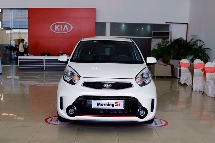 Không có chuyện giá xe đã chạm đáy nữa mà “xuyên thủng đáy” luôn.