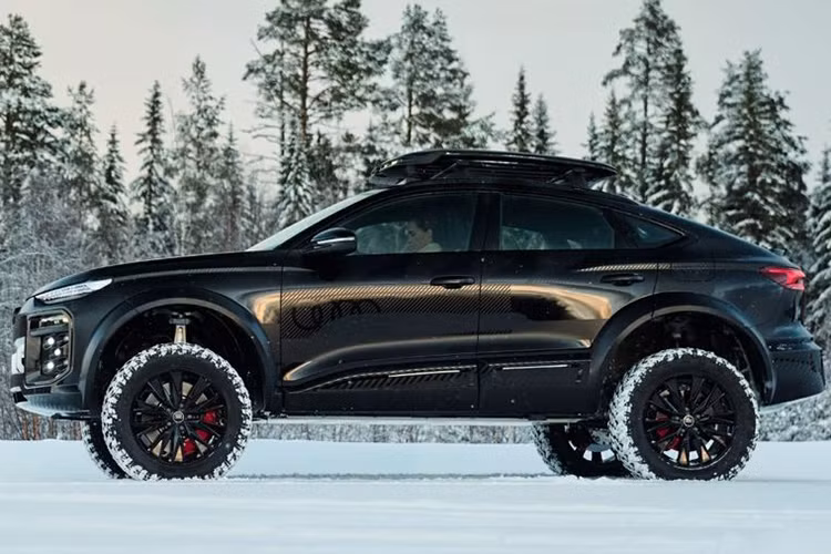 Mẫu xe SUV Audi Q6 e-tron Offroad mới sở hữu thiết kế thể thao và hầm hố, khác hẳn với phong cách sang trọng thường thấy của các mẫu xe đến từ thương hiệu bốn vòng tròn.