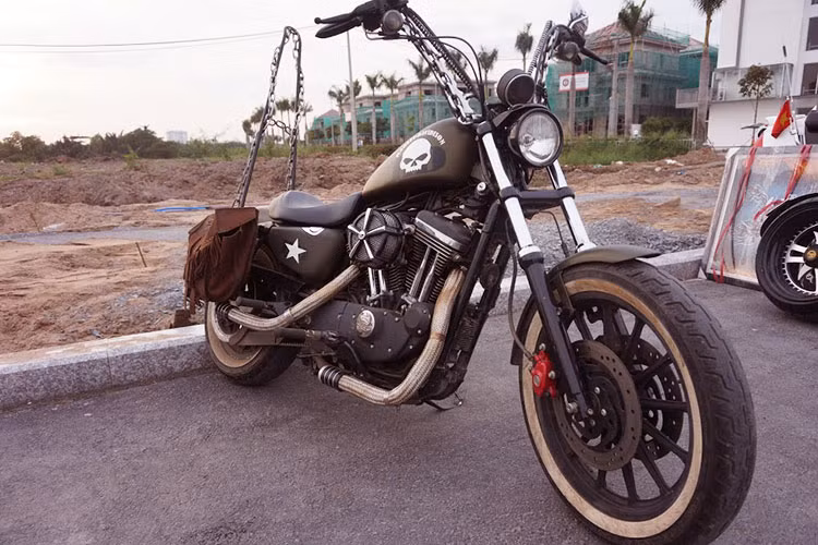 Nhóm còn lại chính là tổ chức Free Chapter – nơi tụ hội của những người chơi xe Harley-Davidson tự do, không phụ thuộc, không bị gò bó và không liên quan đến nhà phân phối chính thức của Harley-Davidson trong các hoạt động của mình.