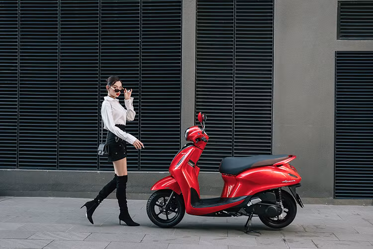 Xem xe ga Yamaha Grande do dang cung dan hoa hau Viet-Hinh-2