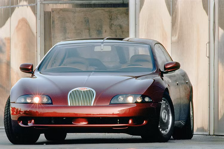 Bugatti EB112 sở hữu động cơ 6 lít V12 cho công suất 450 mã lực, nhờ đó xe tăng tốc 0-100 km/h trong 4,3 giây trước khi đạt tốc độ tối đa 300 km/h.