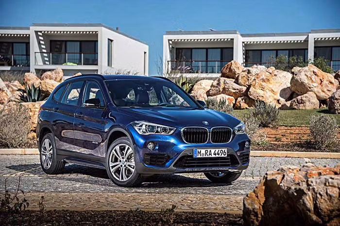 BMW trinh lang X1 2016, doi thu Mercedes GLA