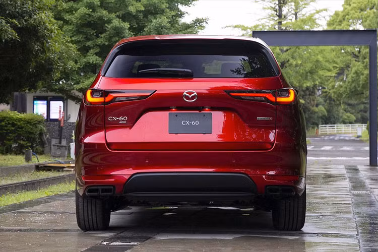 Như thông tin đã đưa, mẫu xe SUV Mazda CX-60 2023 được trang bị động cơ diesel SkyActiv-D 6 xi-lanh thẳng hàng, tăng áp, dung tích 3.3L với công suất tối đa 228 mã lực tại tua máy 4.000 - 4.200 vòng/phút và mô-men xoắn cực đại 500 Nm tại tua máy 1.500 - 3.000 vòng/phút. 