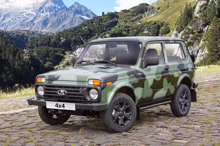 Mẫu xe ôtô Lada Niva là một trong những dòng SUV địa hình được sản xuất thương mại lâu nhất Thế giới. Đây cũng là một thương hiệu xe hơi khá quen thuộc với người dùng Việt Nam, trong suốt hơn 40 năm qua Niva vẫn luôn được một bộ phận lớn khách hàng ưa chuộng bởi giá siêu rẻ, kích thước gọn gàng và khả năng offroad ấn tượng.