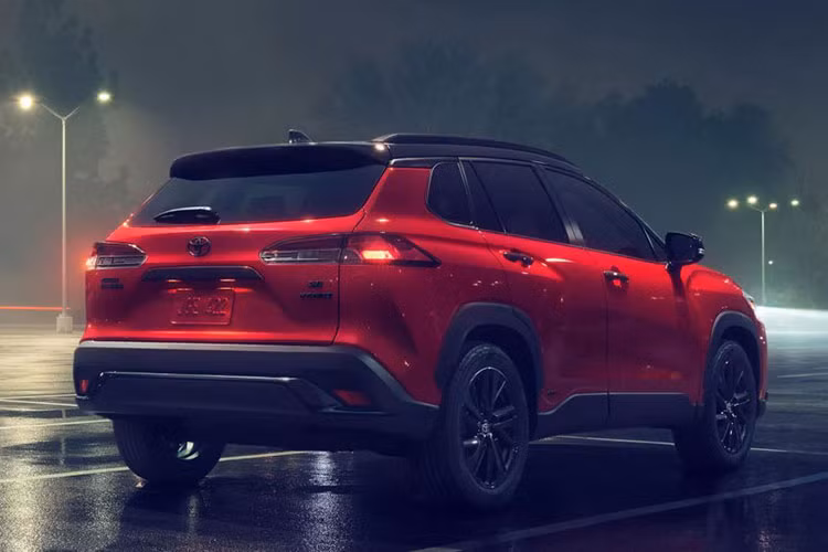 Phiên bản Nightshade của Toyota Corolla Cross 2024 được xem là giải pháp tăng thêm tính thể thao, mạnh mẽ cho Corolla Cross nhưng có mức giá dễ chịu hơn so với bản GR Sport.