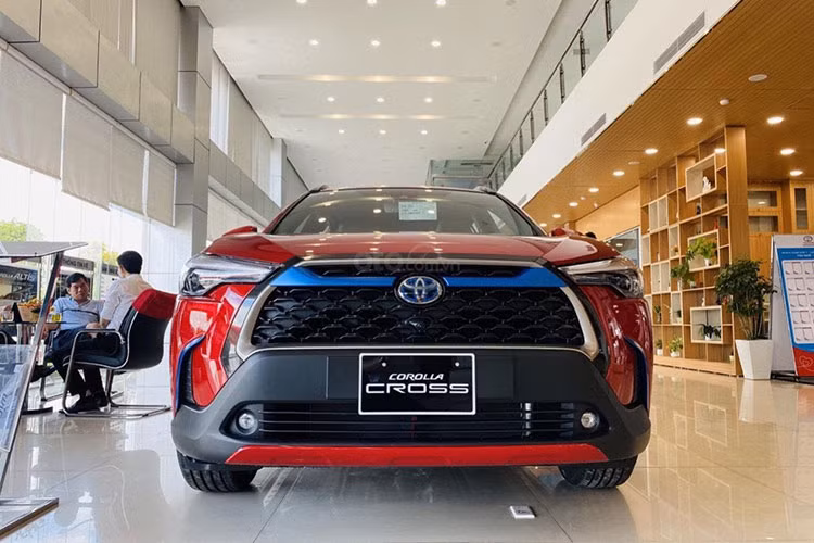 Gan 1.400 xe Toyota Corolla Cross den tay khach Viet thang 3/2021-Hinh-2