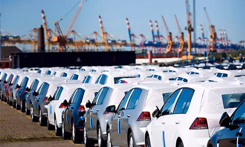 Xe nhập khẩu về giỏ nhọt, khan hiếm nên giá xe khó giảm.