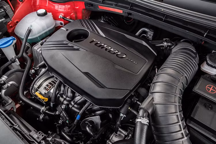 Ngoài ra, Kia Soul 2020 còn có lựa chọn hoàn toàn chạy điện với động cơ 64 kWh hỗ trợ sạc nhanh, động cơ điện này có tới 201 mã lực với sức kéo ấn tượng 394 Nm. Hiện tại hãng xe ôtô Kia chưa công bố cụ thể các thông số của động cơ điện này.