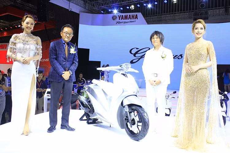 Tại Triển lãm môtô - xe máy Việt Nam 2017 (VMCS) vừa diễn ra tại TP HCM, Yamaha tại Việt Nam đã mang tới đội quân môtô - xe máy hùng hậu, lên tới gần 20 mẫu xe. Với thông điệp “Sống trọn phong cách”, hãng xe máy Nhật Bản đã trưng bày gần như đầy đủ tất cả các mẫu xe. Từ những dòng xe nội địa cho tới những chiếc xe đình đám toàn cầu.
