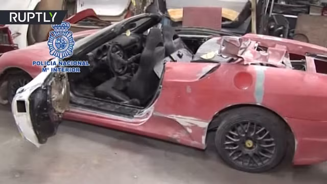 3 người đã bị cảnh sát bắt vì sản xuất và bán những chiếc Lamborghini hoặc Ferrari "nhái" giá rẻ.