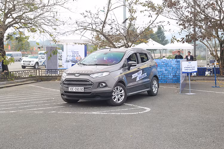 Ngày hội Trải nghiệm và Sáng tạo với mẫu xe Ford EcoSport mới được thiết kế với hàng loạt các thử thách lái thú vị như kỹ năng lái xe, chạy zíc zắc, câu cầu, cân bằng, lùi chuồng, tăng tốc và offroad địa hình... để thể hiện “chất” của chiếc xe đa dụng thể thao cỡ nhỏ này. Đồng thời có các hoạt động giao lưu chia sẻ kinh nghiệm lái xe an toàn, chăm sóc xe, cũng như nhiều hoạt động thiện nguyện khác.