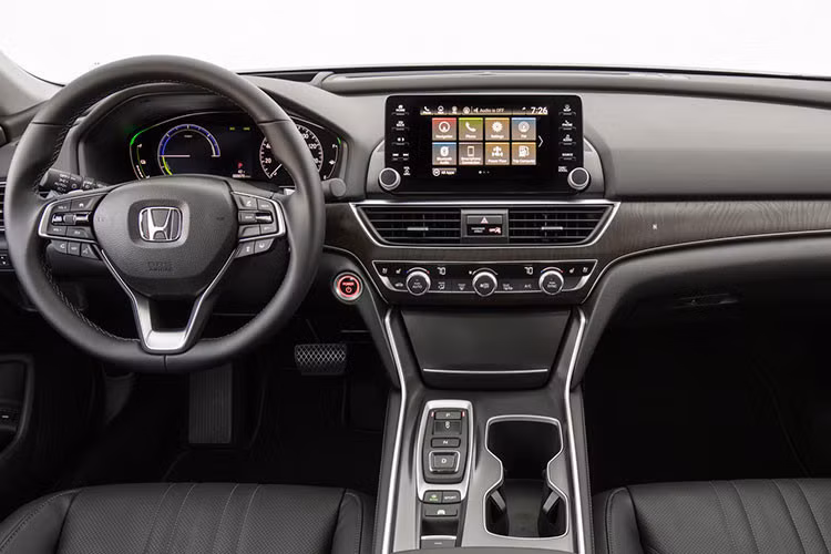 Điểm nhấn của Accord 2019 tại thị trường Thái Lan chính là hệ thống an toàn Honda Sensing, bao gồm 5 tính năng như; cảnh báo va chạm với người đi bộ kết hợp cùng phanh giảm thiểu va chạm; kiểm soát hành trình kèm tính năng thiết lập khoảng cách với phía trước ở tốc độ thấp; hỗ trợ giữ làn đường; cảnh báo và kiểm soát chuyển làn đường, chỉnh đèn pha tự động.