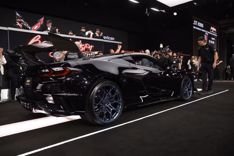 Toàn bộ số tiền đấu giá chiếc Corvette ZR1 này sẽ được chuyển trực tiếp cho Hội Chữ thập đỏ Hoa Kỳ để giúp đỡ các khu vực bị ảnh hưởng bởi Bão Milton và Bão Helene, cũng như các thảm họa khác gần đây, bao gồm cả cháy rừng.