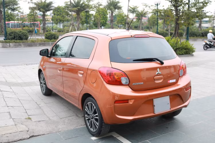 Mitsubishi Mirage 2028 là xe nhập khẩu từ Thái Lan và đã dừng bán tại Việt Nam nhiều năm. Trong tầm giá 250 triệu, Mirage đáp ứng tốt nhu cầu sở hữu một chiếc xe có khả năng vận hành linh hoạt, an toàn và tiết kiệm nhiên liệu,...