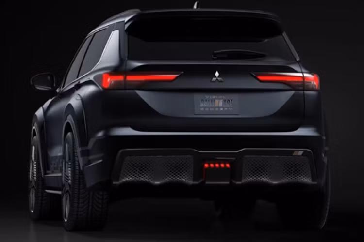 Mitsubishi Outlander PHEV Ralliart chắc chắn sẽ được nâng cấp thiết kế hầm hố và thể thao hơn. Ngoài bộ bodykit, bản Ralliart còn được gia cố khung gầm và tinh chỉnh hệ thống treo để hỗ trợ trải nghiệm lái thể thao lẫn off-road.