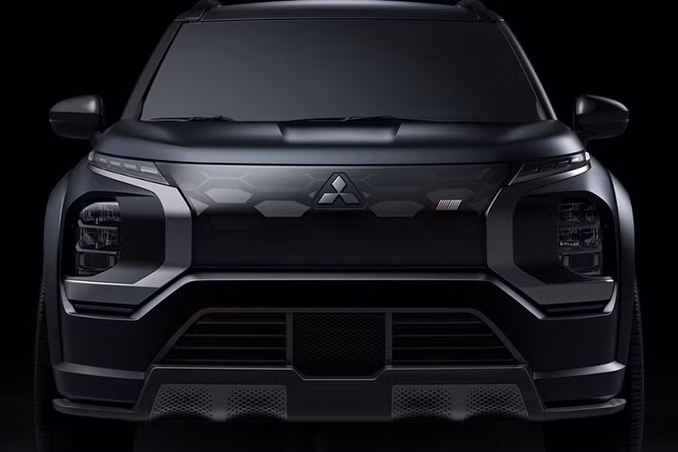 Bên cạnh việc ra mắt mẫu xe SUV Mitsubishi Outlander PHEV Ralliart, trong tương lai có thể hãng xe Nhật cũng sẽ giới thiệu một bản hiệu suất cao cho bán tải Triton.
