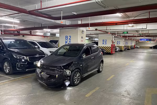 Lexus RX va VinFast Fadil duoi nhau gay nao loan thu do Ha Noi-Hinh-2
