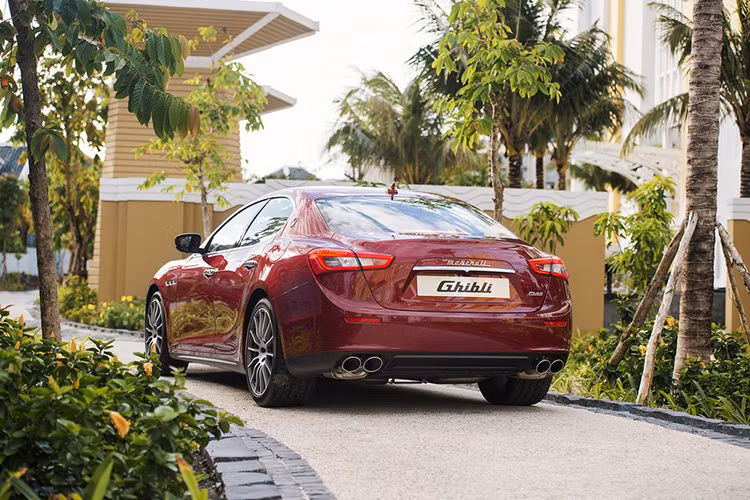 Xe sở hữu khối động cơ Twin Turbo V6 3.0L, công suất tối đa 330 mã lực tại 5.000 v/ph và mô-men xoắn cực đại 500Nm tại vòng tua 1.750 - 4.500 v/ph, hộp số ZF tự động 8 cấp trọng lượng nhẹ và được điều khiển bằng phần mềm có thể tự động thích nghi với 5 chế độ: Auto Normal, Sport Auto, Manual Normal, Sport và Manual ICE…
