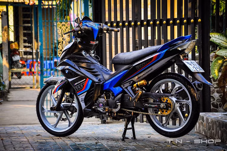 Sau khi ra mắt, Exciter đã nhanh chóng trở thành một mẫu xe được những người yêu xe tại Việt Nam ưa chuộng. Tính tới nay, đã có tổng cộng 3 phiên bản chính của Exciter 135 được Yamaha tung ra tại Việt Nam.