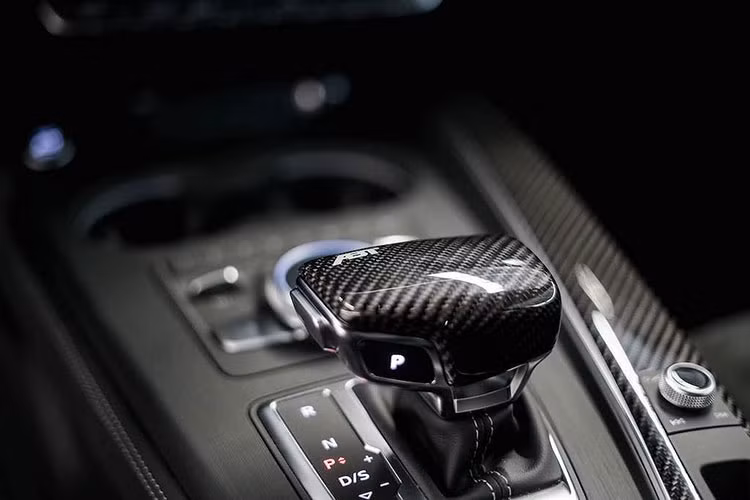 Trong khi đó, với các cải tiến của ABT, động cơ V6 2.9l tăng áp kép của mẫu xe thể thao Audi RS5 có công suất 503 mã lực và mô-men xoắn 689Nm.
