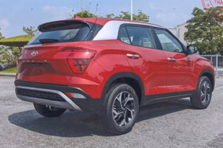 So sánh với thế hệ Creta hiện tại, dòng SUV đô thị của Hyundai khi chuyển sang sản xuất nội địa sẽ có nhiều hơn một phiên bản. Tuy vậy, động cơ 1.5L cho công suất tối đa 113 mã lực sẽ được giữ nguyên trên Hyundai Creta 2023 bản lắp ráp Việt Nam.