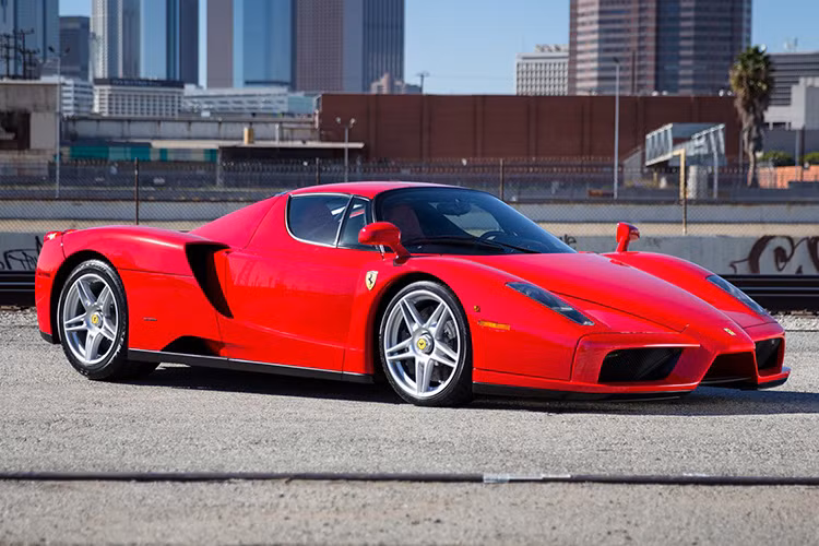 Đó lầ mẫu xe thuộc dòng Classiche, được chứng nhận số khung 99999, chiếc Ferrari cuối cùng có số khung 5 con số. Điều này làm cho nó thật sự độc đáo và thậm chí mẫu xe này chỉ mới đi khoảng 1100 dặm.