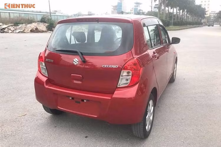 Với bản số tự động có giá 340 triệu đồng - theo nhiều người tiêu dùng đánh giá; nếu tính ra so với hai đối thủ là Kia Morning và Hyundai Grand i10 thì Celerio cũng không hề rẻ, bởi nếu nhìn vào hiệu năng và trang bị cũng như một số tuỳ chọn chắc chắn nhiều người dùng sẽ phải suy nghĩ khi "xuống tiền".