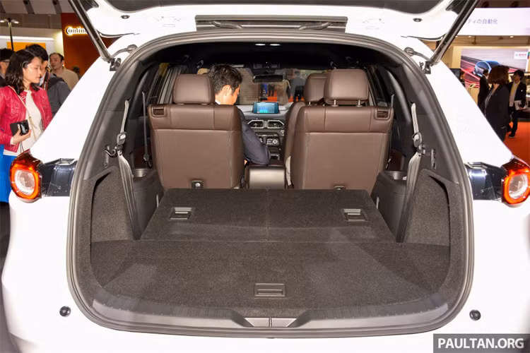 Tại Nhật Bản, CX-8 chỉ có duy nhất trang bị động cơ turbodiesel SkyActiv-D 2.2L kết hợp hộp số tự động SkyActiv-Drive 6 cấp, giống hệt động cơ dùng cho mẫu CX-5, nhưng công suất được nâng từ 173 lên 188 mã lực và mô-men xoắn tăng từ 420 Nm lên 450 Nm. Hiện chưa rõ phiên bản dành cho thị trường Malaysia có được trang bị động cơ xăng không.
