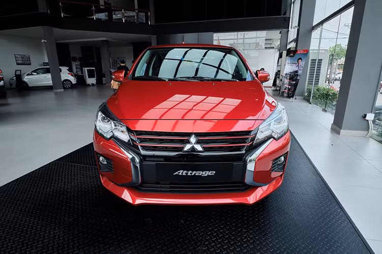  Mitsubishi Attrage 2022 Mitsubishi Attrage cũng là một lựa chọn đáng cân nhắc trong tầm giá 300 triệu đồng. Với mức giá xe Mitsubishi Attrage 2022 dao động từ 270 - 300 triệu đồng, bạn có thể dễ dàng tìm được một chiếc sedan cỡ B đáp ứng nhu cầu di chuyển hàng ngày.