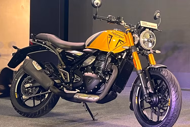 Khi ra mắt, giá xe Triumph Speed T4 2025 có mức khởi điểm là 217.000 rupee tuy nhiên với chương trình khuyến mãi gần đây giúp sản phẩm có giá bán là 199.000 rupee - khoảng 58,2 triệu đồng.