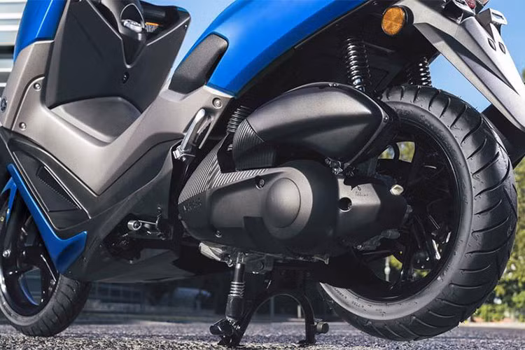 Động cơ mới này đã được hãng xe máy Yamaha lấy trực tiếp từ mẫu xe tay ga thể thao NVX 155 (đang bán tại việt Nam". Với công nghệ động cơ mới, NMAX 155 2018 có thể đạt công suất 15 mã lực và mô-men xoắn 14,4Nm - tăng đáng kể so với mức 12 mã lực/11,7Nm của phiên bản cũ.