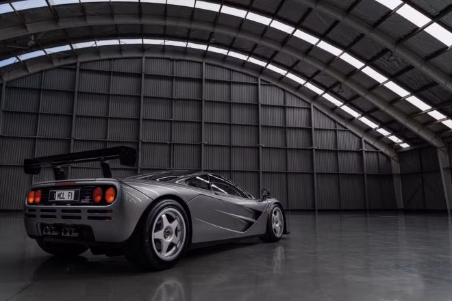 Đơn vị đấu giá không đưa ra con số giá bán McLaren F1 mang số thứ tự 018 này, tuy nhiên, một số người thạo tin cho rằng sẽ không có gì bất ngờ nếu 1 trong 2 chiếc McLaren F1 LM Spec trên thế giới này tìm thấy chủ nhân mới với giá hơn 20 triệu đô la (tương đương 466 tỷ đồng).