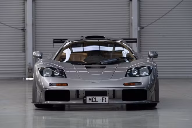 Điều thú vị ở đây chính là việc chiếc siêu xe McLaren F1 cực hiếm này lại nằm trong 2 chiếc được nâng cấp lên động cơ LM Spec cùng những trang bị xe đua. Như vậy, nhiều khả năng siêu xe McLaren F1 chỉ có 2 chiếc trên thế giới này sẽ mang lại "núi tiền" cho chủ nhân.