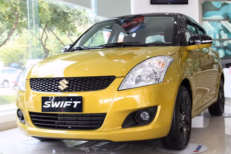 Là đối thủ của Toyota Yaris hay Mazda2, mẫu xe giá rẻ Suzuki Swift có doanh số không mấy thành công tại Việt Nam. Đầu năm 2018, Suzuki Việt Nam không còn phân phối mẫu xe này nữa, dù đây là mẫu xe lắp ráp trong nước chứ không phải nhập khẩu như Ciaz, Vitara hay Ertiga.