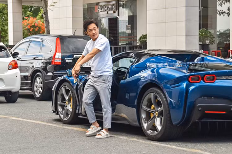 Xe được trang bị khối động cơ xăng V8 tăng áp, dung tích 4.0L, cho ra công suất 769 mã lực và 800 Nm mô-men xoắn cực đại. Hệ truyền động hybrid với 3 mô-tơ điện, cung cấp thêm 217 mã lực. Tổng công suất mà Ferrari SF90 Stradale tạo ra lên tới 1.000 mã lực. Do đó, SF90 Stradale có thể tăng tốc từ 0 - 100 km/h chỉ với 2,5 giây trước khi đạt vận tốc tối đa 340 km/h.
