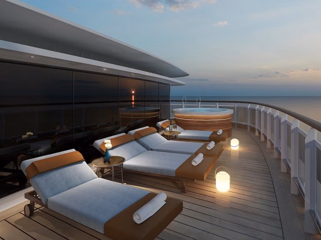 Căn phòng này có tên Regent Suite và sẽ được giới thiệu đầu tiên trên chiếc du thuyền Seven Seas Splendor. Phòng Regent Suite rộng đến 412 m2 với 4 phòng nhỏ, một phòng tắm hơi và ban công rộng 120 m2. Theo đại diện của Regent Seven Seas Cruises, phòng Regent Suite có diện tích rộng gấp đôi căn nhà kiểu Mỹ tiêu chuẩn và gấp 4 lần một căn nhà tại Anh.