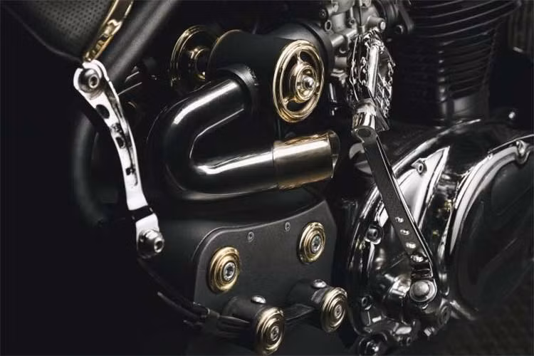 Các kỹ sư của Hosk đã tạo ra một phiên bản động cơ 500cc vào năm 1955 và khi Hosk mua lại Yamaha (giống cách mà công ty này mua lại Showa), họ đã hoàn thành phiên bản động cơ 650cc và bắt đầu sản xuất.