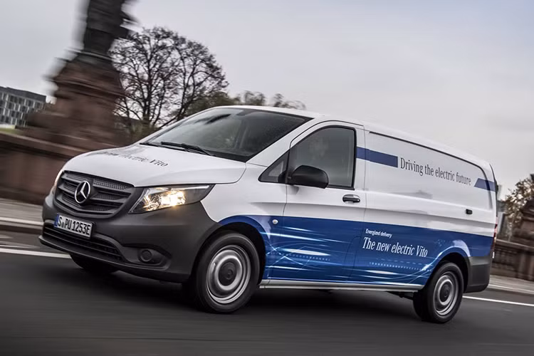 Phát biểu về chiến lược nói trên, trưởng bộ phận xe van của Mercedes-Benz, ông Volker Mornhinweg cho biết : “Với sáng kiến eDrive @ VANs, chúng tôi chỉ ra rằng có các giải pháp về phương tiện mới đem lại lợi ích thực sự cho khách hàng và môi trường. EVito là điểm khởi đầu, và tiếp đó sẽ là mẫu xe thế hệ mới của Sprinter, cũng như Citan”.