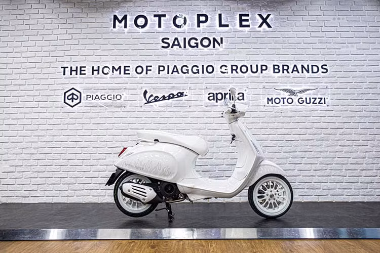 Sự xuất hiện của Vespa Sprint Justin Bieber 2022 mới đã nâng số phiên bản của dòng xe này lên con số 5, bên cạnh 3 bản hiện có là 125, S125 và S150. Về giá thành, Vespa Sprint Justin Bieber 125 đắt hơn 2 phiên bản 125cc từ 36 - 38,4 triệu đồng.
