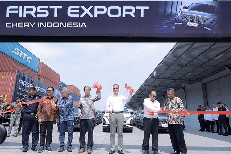 Lo xe Omoda C5 nhap khau Indonesia dau tien ve Viet Nam