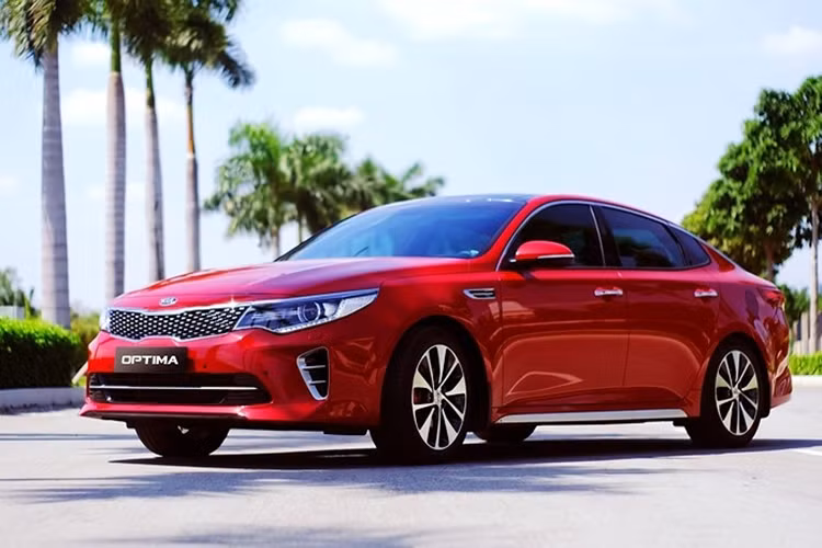 Dù có giá bán thấp nhất phân khúc sedan hạng D trên thị trường ôtô Việt Nam hiện nay, nhưng KIA Optima luôn nằm trong top những mẫu xe bán chậm nhất. Trong tháng 11/2018, hãng chỉ bán được 14 xe, tuy có tăng 5 xe so với tháng trước nhưng con số này thực sự không mấy khởi sắc.