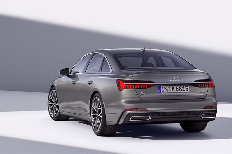 Hãng xe sang Audi sẽ trang bị cho A6 mới 2 cấu hình động cơ diesel và xăng. Bản động cơ diesel A6 50 TDI quattro sử dụng động cơ diesel 3.0L V6 TDI đạt công suất 286 mã lực và mô-men xoắn 620Nm, hộp số tự động 8 cấp Tiptronic và dẫn động 4 bánh quattro.