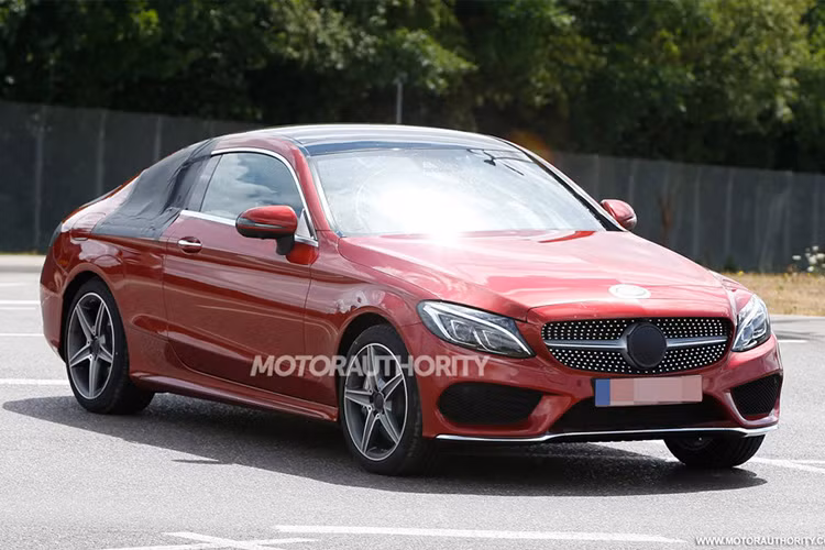 Tiếp theo là C400 với động cơ V6. Bản thể thao C450 AMG với sức mạnh tối đa 362 mã lực là một lựa chọn khá hợp lý nhưng nếu muốn thực sự tận hưởng tốc độ với dòng C-Class.