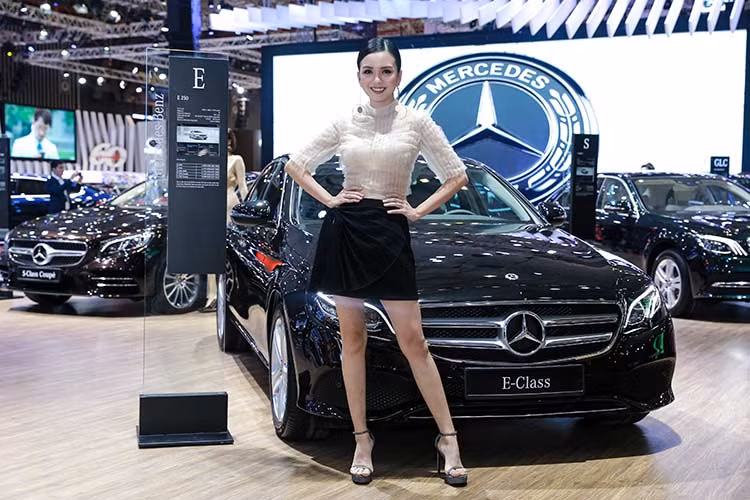 Đối với các mẫu xe đã qua sử dụng chính hãng Mercedes-Benz Certified, khi mua xe các khách hàng sẽ nhận được nhiều gói ưu đãi hấp dẫn.