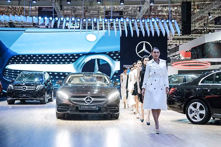 Các mẫu xe chủ lực của MBV xuất hiện lần này gồm C-Class, GLC, E-Class, S-Class, và cả các mẫu xe cuốn hút như Coupé, Roadster, xe siêu sang Mercedes-Maybach và xe thể thao Mercedes-AMG. Ngoài ra, có hơn 10 xe lái thử ở khu vực ngoài trời để khách hàng quan tâm có thể trải nghiệm chân thực.