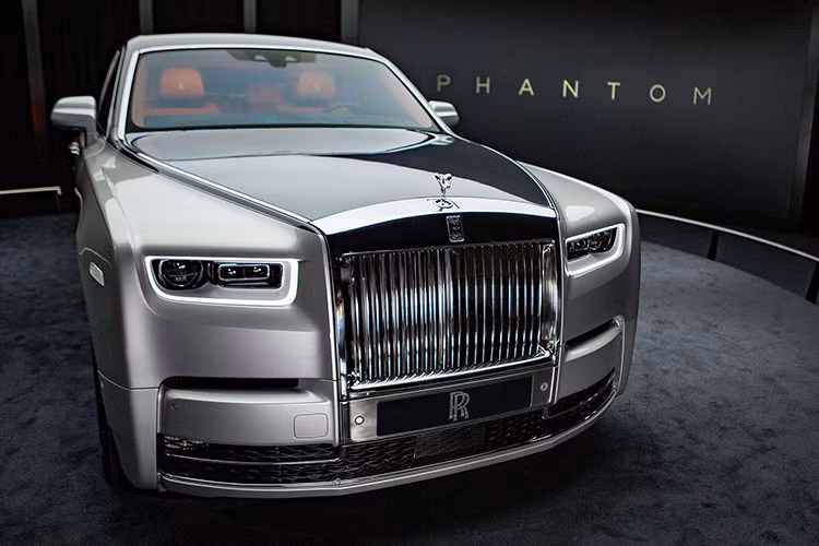 Theo ông Peter Schwarzenbauer, Chủ tịch hãng xe sang Rolls-Royce chia sẻ: Phantom mới là một bước tiến mới về thiết kế, công nghệ kỹ thuật cũng như đẳng cấp tay nghề thủ công và cá tính hóa. BMW Group cam kết đảm bảo cho tương lai của Rolls-Royce Motor Cars và cũng rất tự hào về những thành quả đã gặt hái được cho thương hiệu kể từ khi sở hữu”.