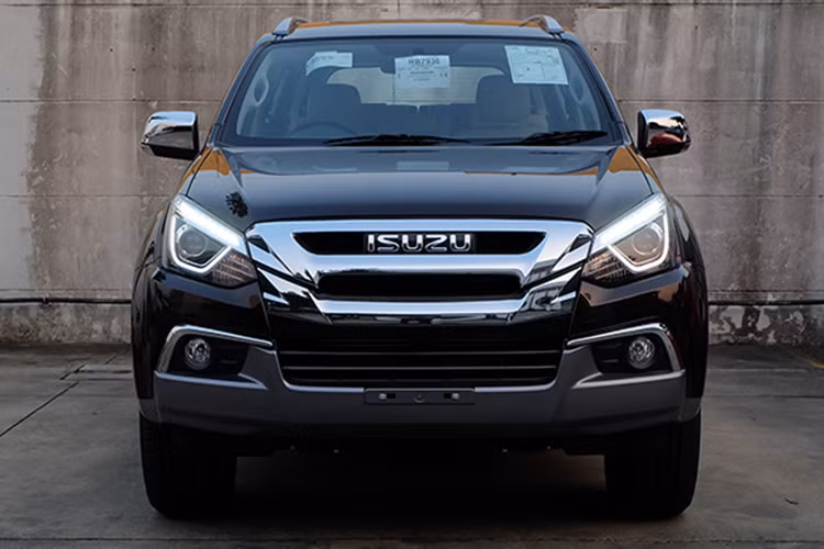 Thương hiệu xe ôtô Nhật Bản - Isuzu mới đây đã chính thức tung ra phiên bản nâng cấp của dòng SUV cỡ trung MU-X mới tại thị trường Thái Lan. Isuzu MU-X 2017 ra mắt lần này cũng là phiên bản kỷ niệm 60 năm hãng xe này này kinh doanh tại Thái.