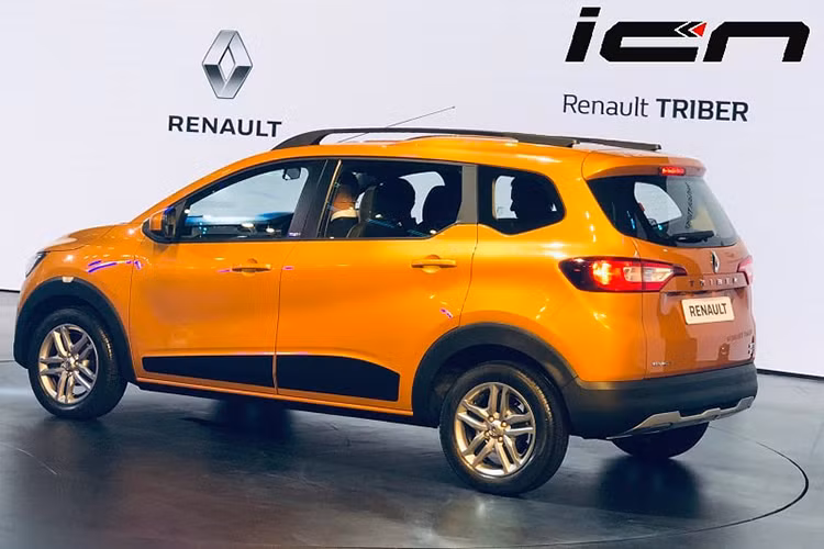 Nguồn cung cấp sức mạnh cho Renault Triber là khối động cơ xăng 3 xi-lanh, dung tích 1.0 lít, sản sinh công suất tối đa 71 mã lực tại tua máy 6.250 vòng/phút và mô-men xoắn cực đại 96 Nm tại tua máy 3.500 vòng/phút. Động cơ kết hợp với hộp số sàn 5 cấp hoặc tự động.
