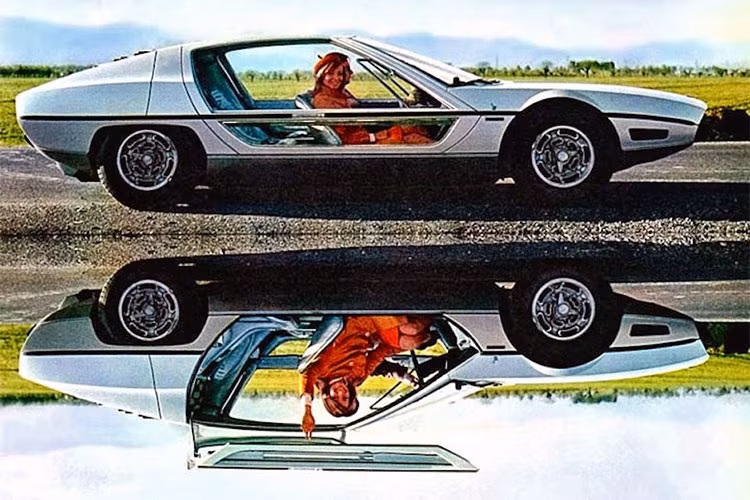 Là nguồn cảm hứng cho sự ra đời của bao mẫu siêu xe hiện nay, huyền thoại Lamborghini Marzal ra mắt công chúng tại triển lãm ôtô quốc tế Geneva vào tháng 3/1967. Chỉ vài tuần sau đó, chiếc xe xuất hiện tại trường đua Monte Carlo, cùng niềm vinh dự khi người ngồi sau vô-lăng là ông hoàng xứ Monaco Rainier III, kế bên là công nương Grace Kelly.